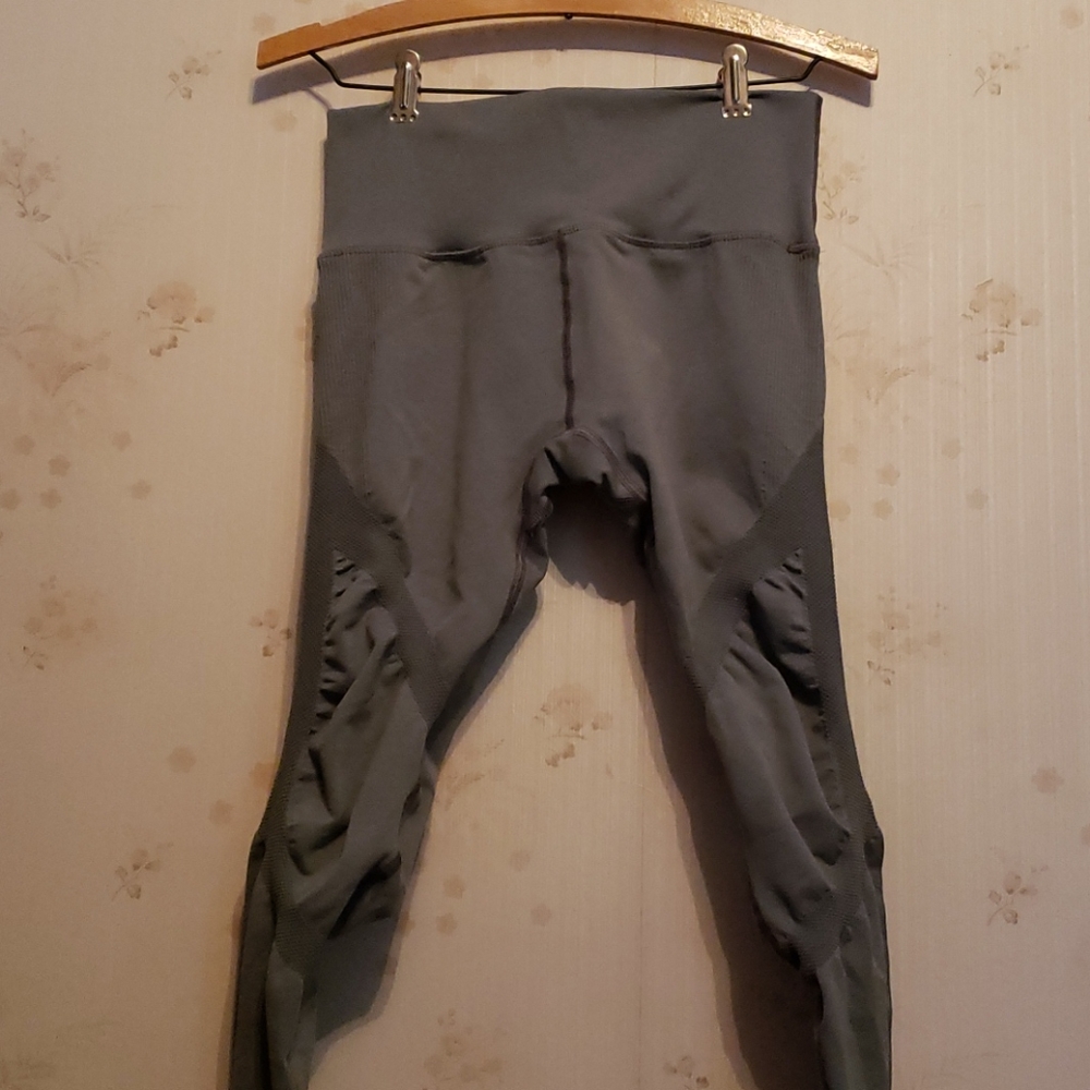 Alphalete Aero leggings in Cloud Gray size XL